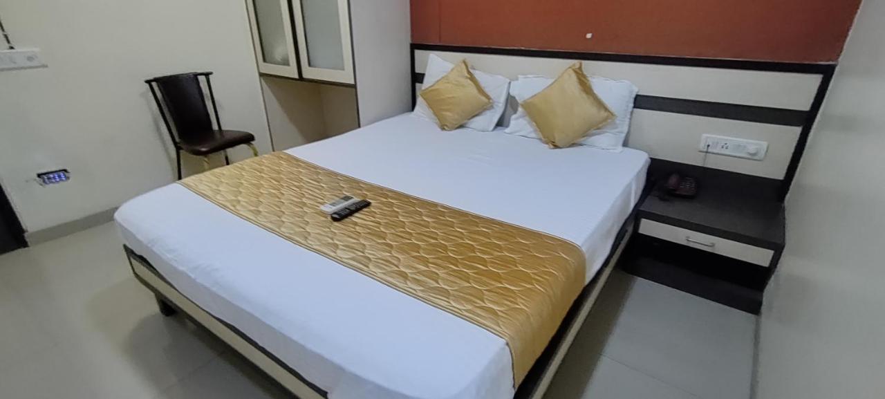 Hotel Minerva Residency - Near Grant Road Railway Station Bombaj Zewnętrze zdjęcie